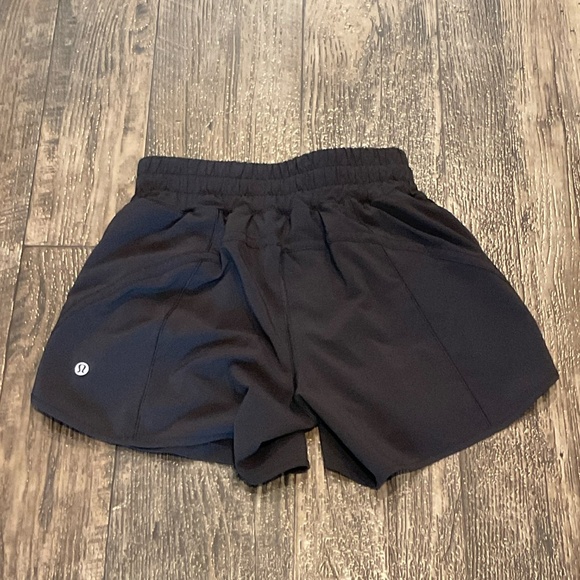 🍋Lululemon Track That Mid-Rise Short 5" Black, SZ 4 - Picture 4 of 5